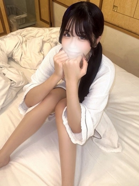 GLOSS MATSUYAMA ももな